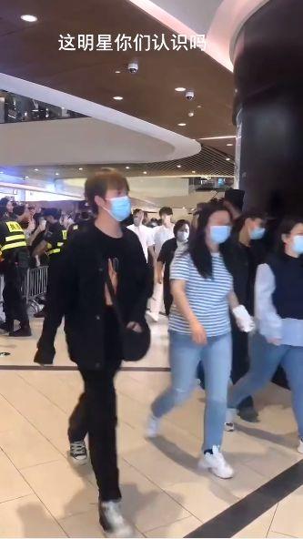 成毅爆料最新动态视频在线观看,独家视频带你领略明星魅力